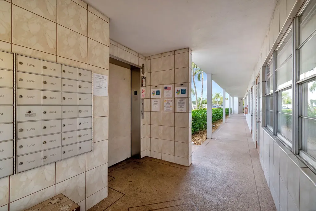 3031 Cornwall B Boca Raton FL 33434