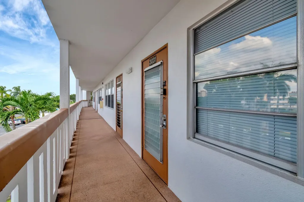 3031 Cornwall B Boca Raton FL 33434
