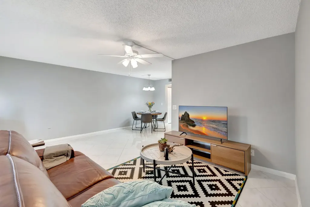 3031 Cornwall B Boca Raton FL 33434