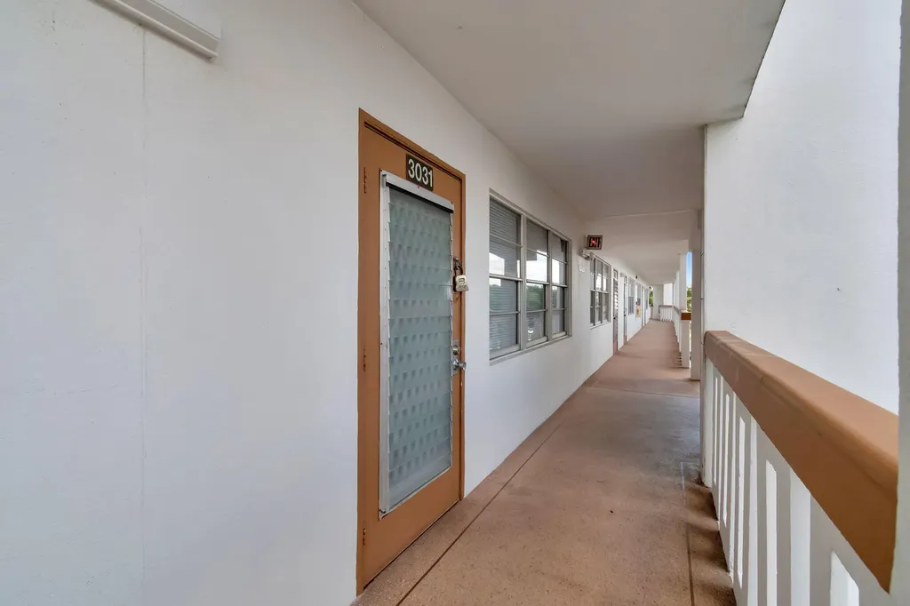 3031 Cornwall B Boca Raton FL 33434