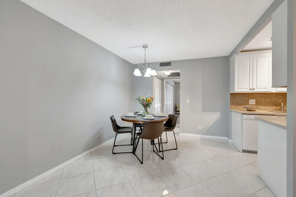 3031 Cornwall B Boca Raton FL 33434