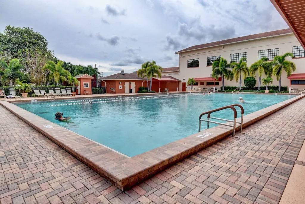 3031 Cornwall B Boca Raton FL 33434