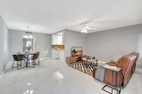 3031 Cornwall B Boca Raton FL 33434