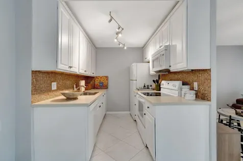 3031 Cornwall B Boca Raton FL 33434