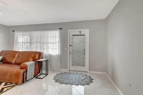 3031 Cornwall B Boca Raton FL 33434