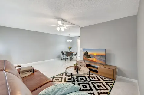 3031 Cornwall B Boca Raton FL 33434