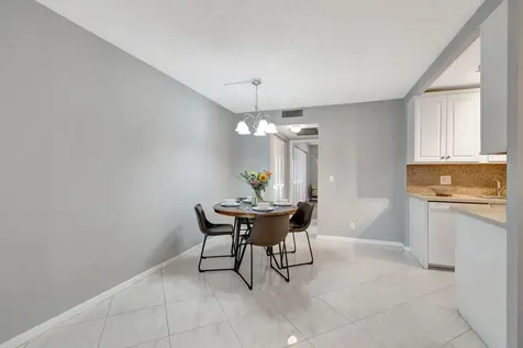 3031 Cornwall B Boca Raton FL 33434