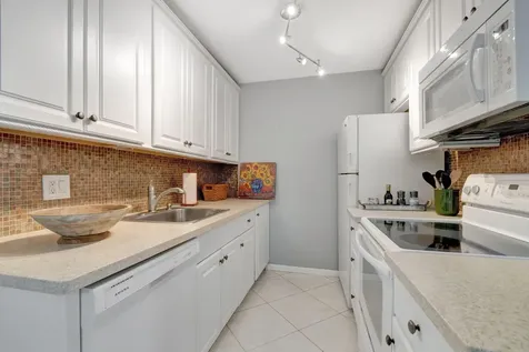 3031 Cornwall B Boca Raton FL 33434