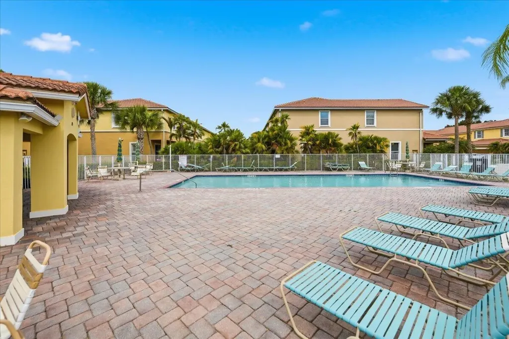 1069 Normandie Way Vero Beach FL 32960