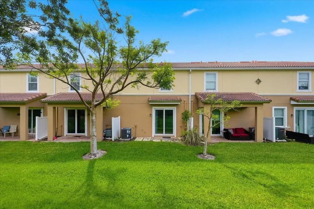 1069 Normandie Way Vero Beach FL 32960