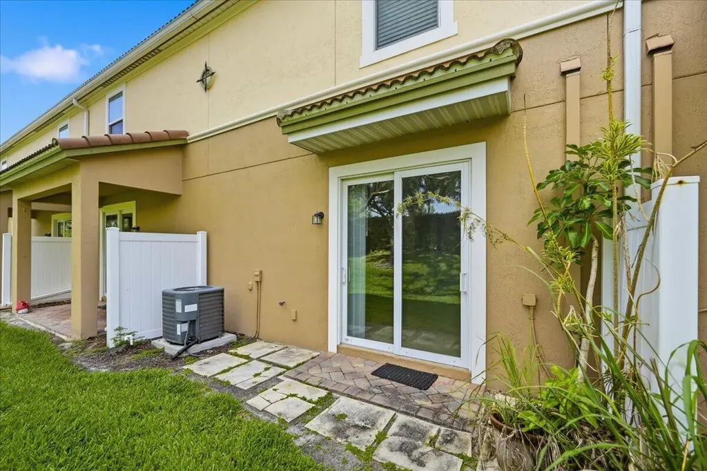 1069 Normandie Way Vero Beach FL 32960