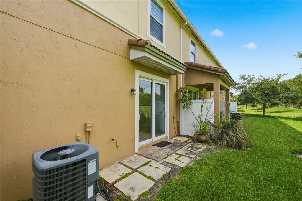 1069 Normandie Way Vero Beach FL 32960