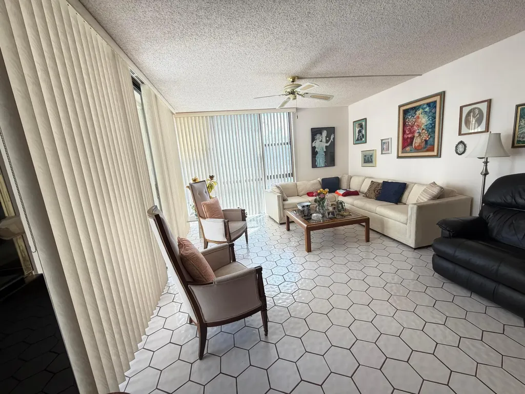 20301 W Country Club Drive Aventura FL 33180