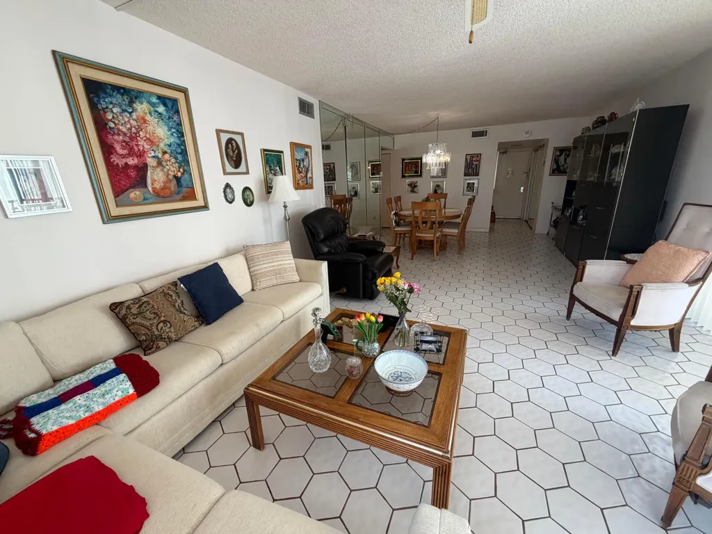 20301 W Country Club Drive Aventura FL 33180