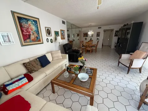 20301 W Country Club Drive Aventura FL 33180