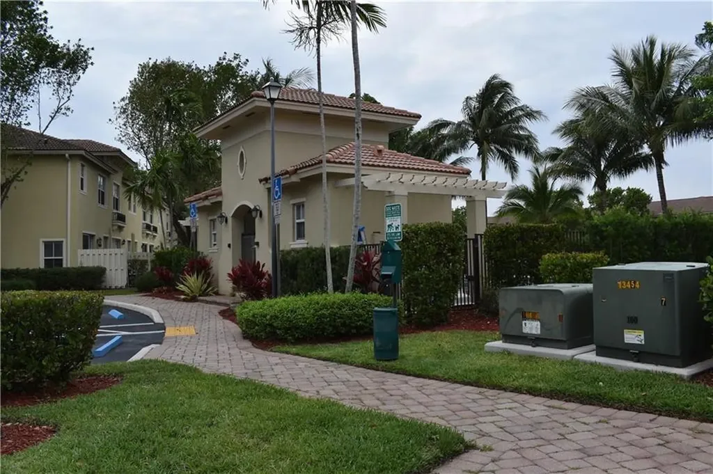 2851 W Prospect Road Tamarac FL 33309
