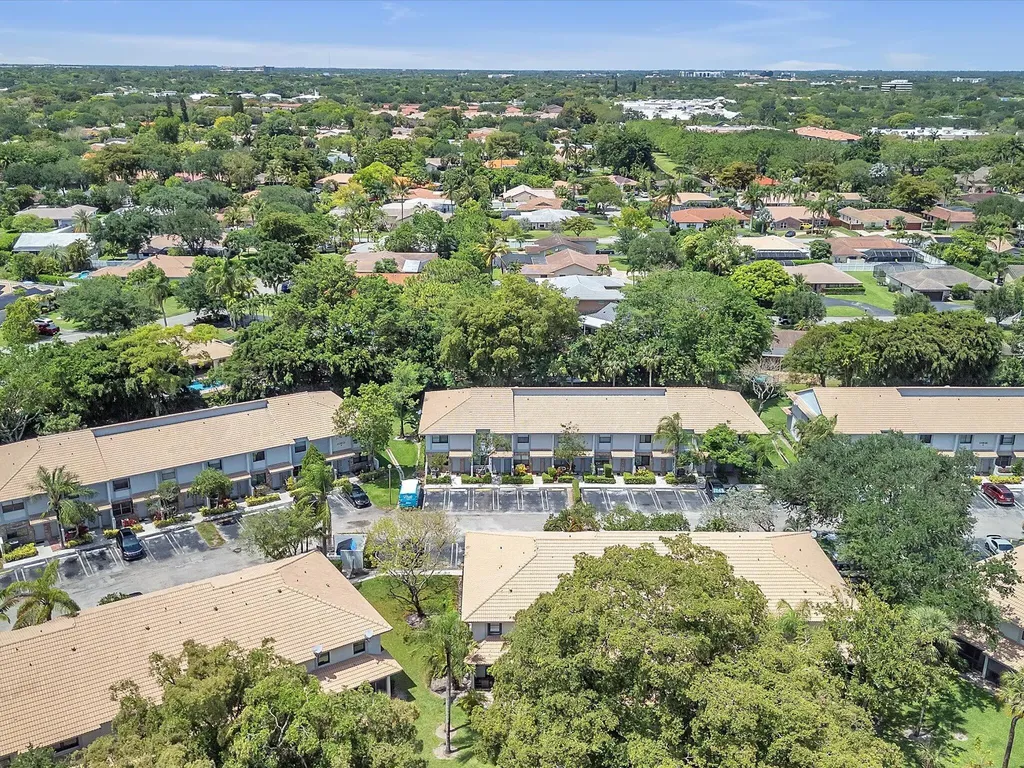 9867 Riverside Drive Coral Springs FL 33071