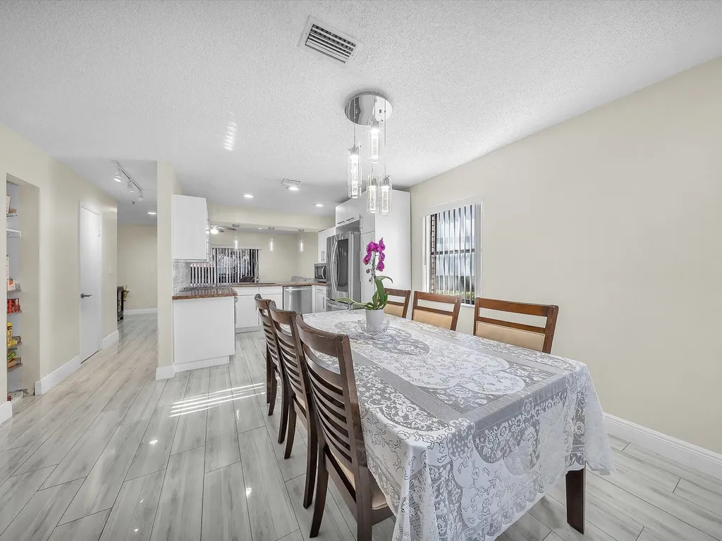 9867 Riverside Drive Coral Springs FL 33071