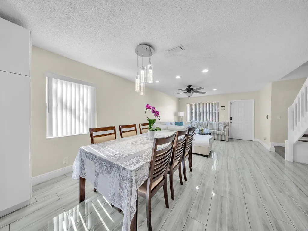 9867 Riverside Drive Coral Springs FL 33071