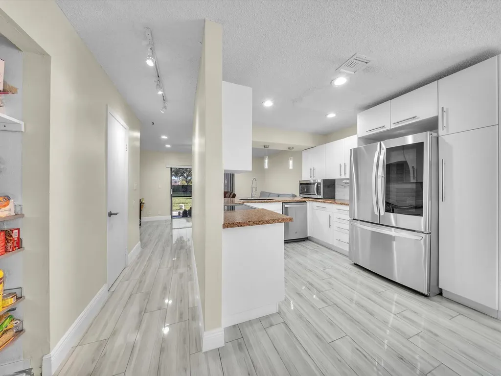 9867 Riverside Drive Coral Springs FL 33071