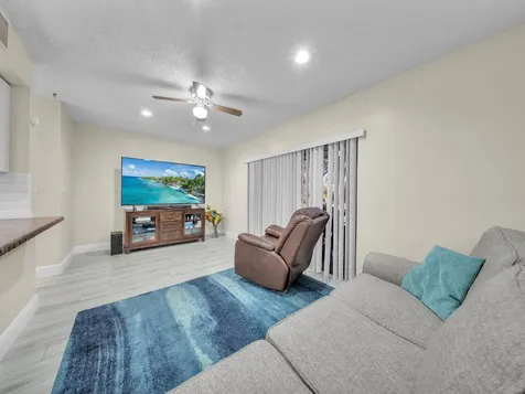 9867 Riverside Drive Coral Springs FL 33071