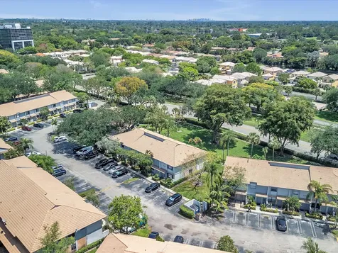9867 Riverside Drive Coral Springs FL 33071