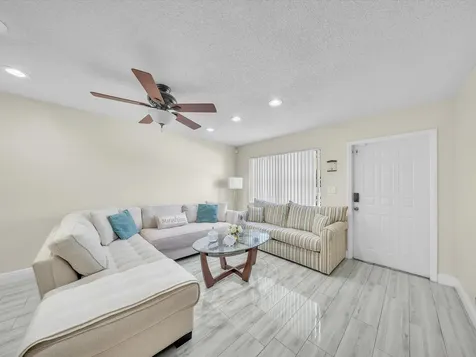 9867 Riverside Drive Coral Springs FL 33071
