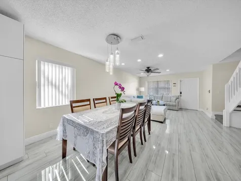 9867 Riverside Drive Coral Springs FL 33071