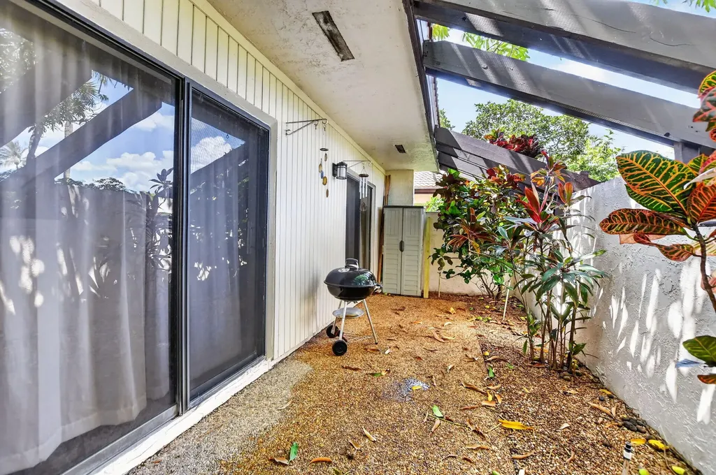 8208 Casa Del Lago Boca Raton FL 33433