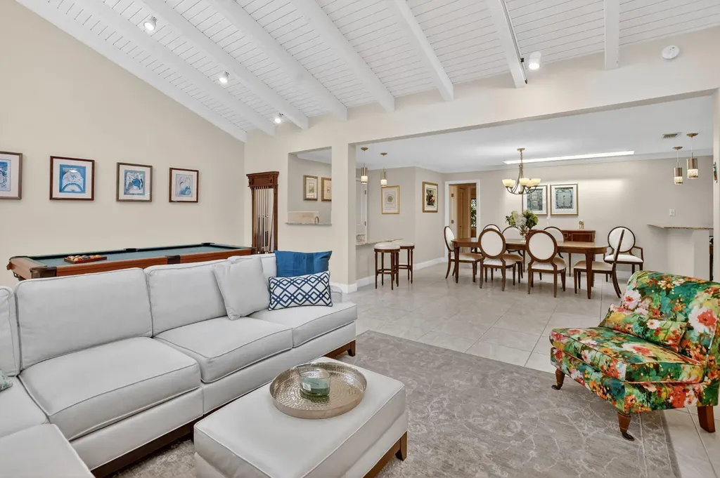 8208 Casa Del Lago Boca Raton FL 33433