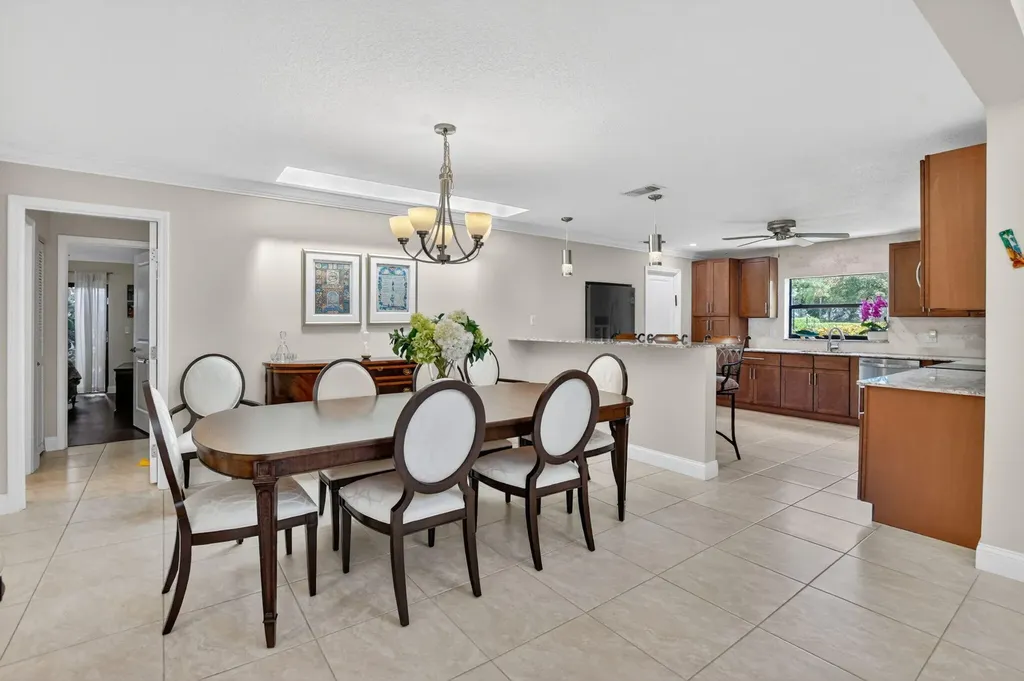 8208 Casa Del Lago Boca Raton FL 33433