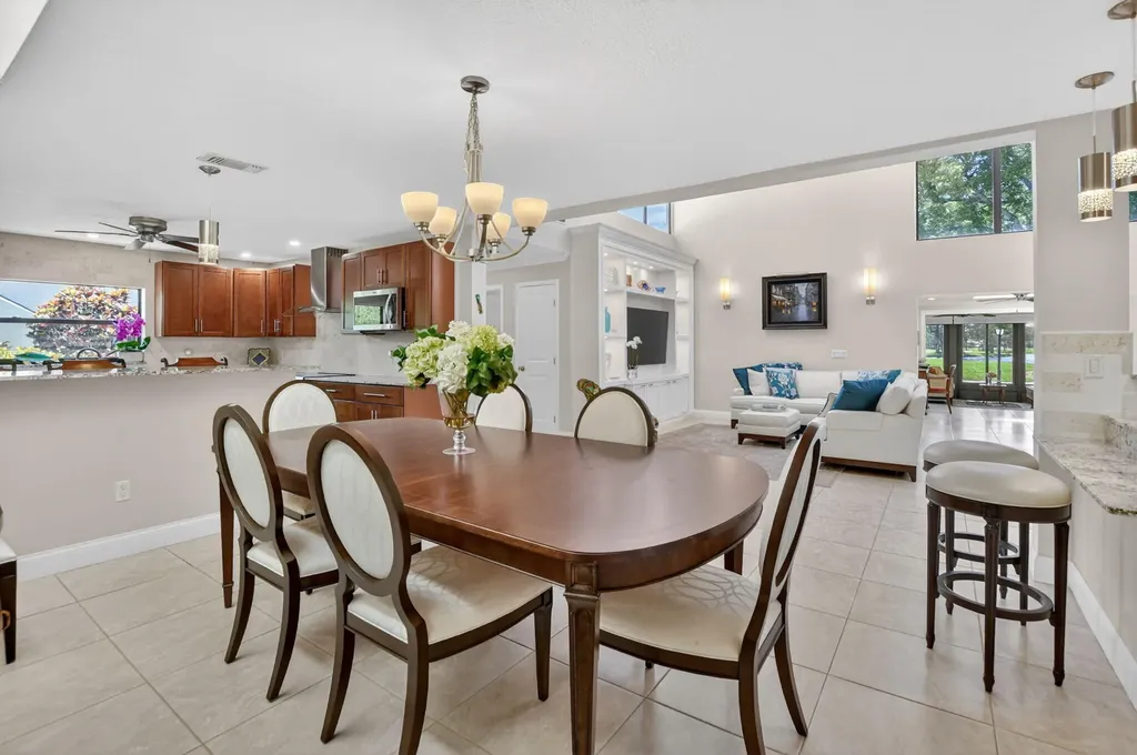 8208 Casa Del Lago Boca Raton FL 33433