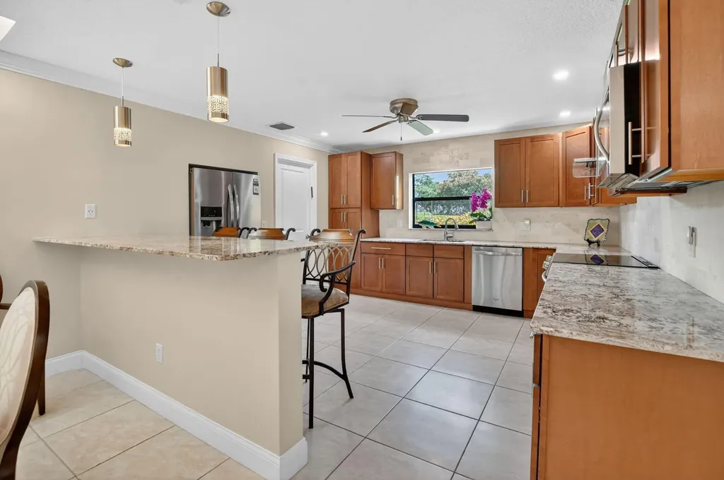 8208 Casa Del Lago Boca Raton FL 33433