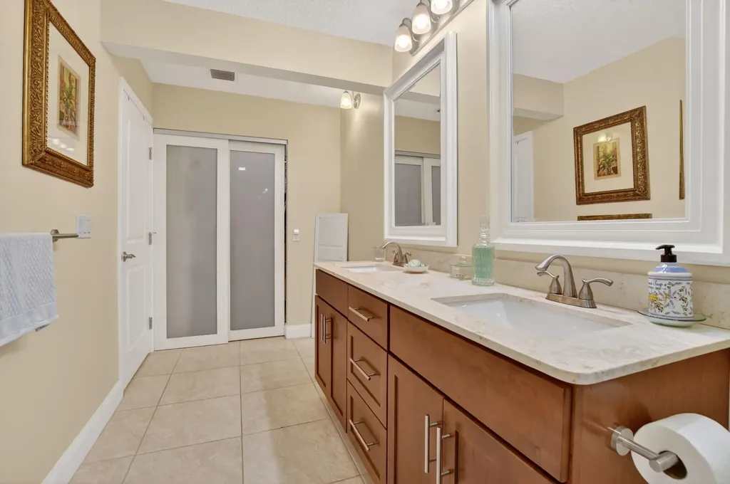 8208 Casa Del Lago Boca Raton FL 33433