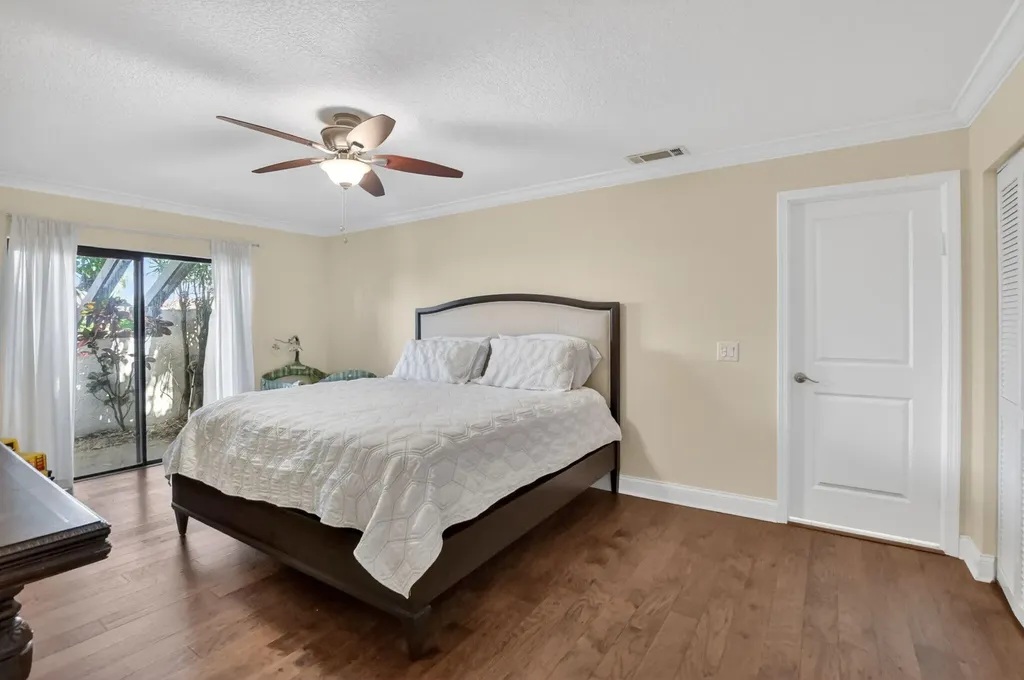 8208 Casa Del Lago Boca Raton FL 33433