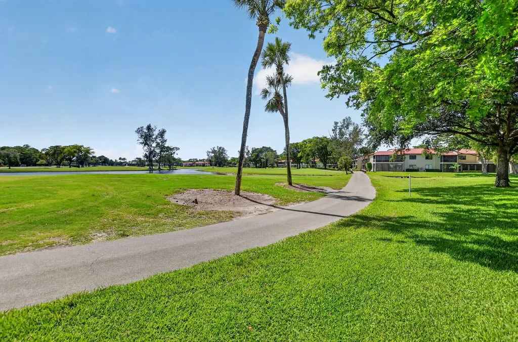 8208 Casa Del Lago Boca Raton FL 33433
