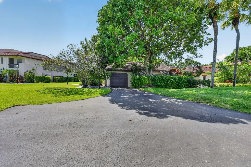 8208 Casa Del Lago Boca Raton FL 33433