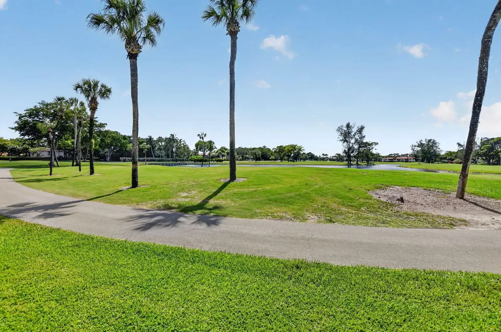 8208 Casa Del Lago Boca Raton FL 33433