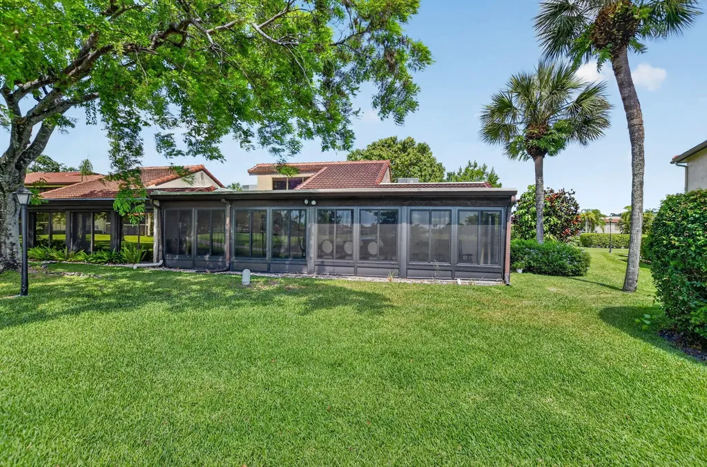 8208 Casa Del Lago Boca Raton FL 33433