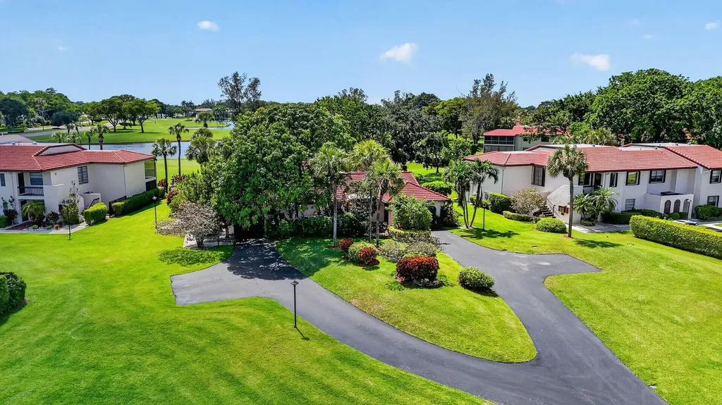 8208 Casa Del Lago Boca Raton FL 33433