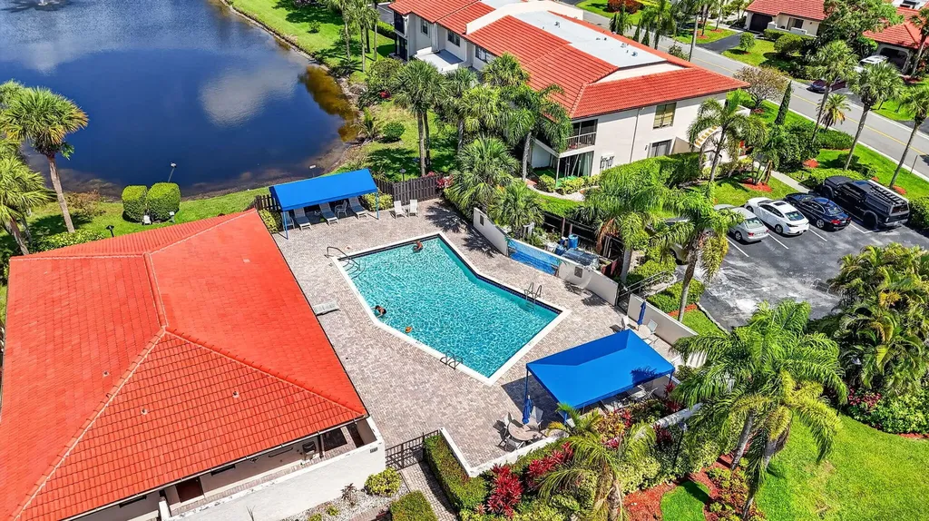 8208 Casa Del Lago Boca Raton FL 33433