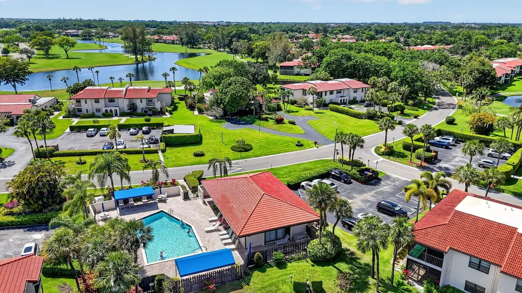 8208 Casa Del Lago Boca Raton FL 33433