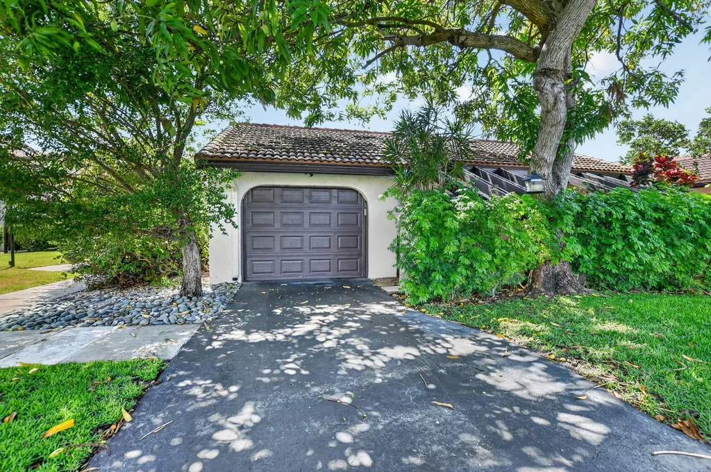 8208 Casa Del Lago Boca Raton FL 33433