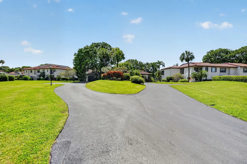 8208 Casa Del Lago Boca Raton FL 33433