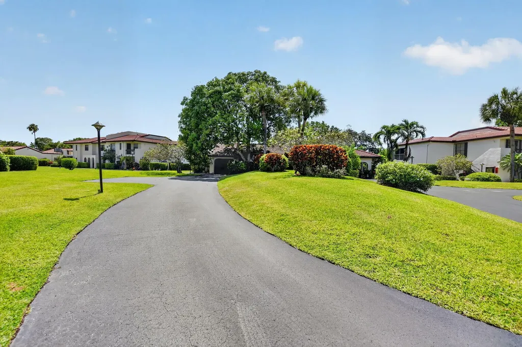 8208 Casa Del Lago Boca Raton FL 33433