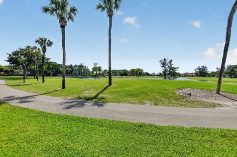 8208 Casa Del Lago Boca Raton FL 33433