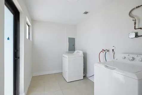 1522 NW 41st Street Miami FL 33142
