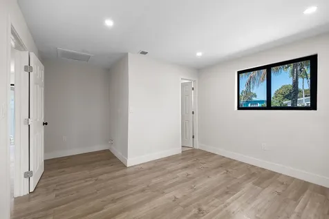 1522 NW 41st Street Miami FL 33142