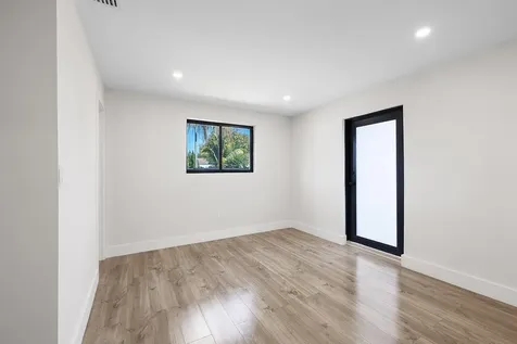 1522 NW 41st Street Miami FL 33142