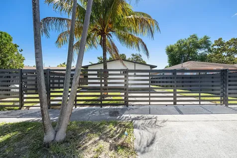 1522 NW 41st Street Miami FL 33142